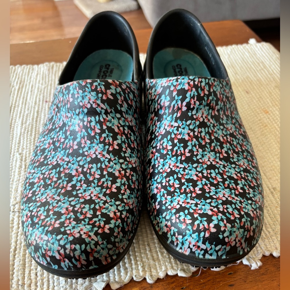 CROCS | Neria Pro II work floral clog shoes